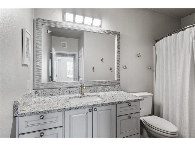 Building Photo - Sparkling 2 Bedroom Condo in Southwest Sta...