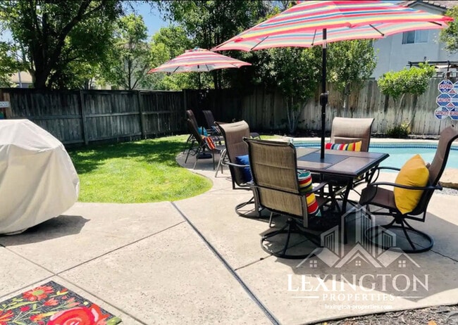 Building Photo - Stunning, 5BD/3BA Home, in West Sacramento with a Pool and BBQ!