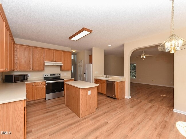 Building Photo - 406 Somersview Dr