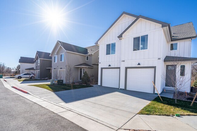 Building Photo - Move-In Ready 3-Bedroom Townhome in a Brand-New Community