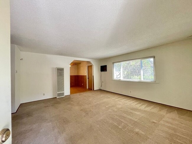 Building Photo - 3063 Linda Vista Ave
