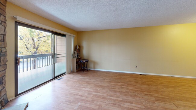 Building Photo - 449 S Wright St