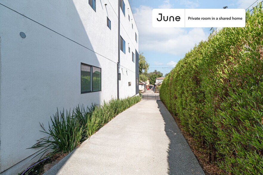 Building Photo - Room in Shared 5 bed/5 bath home