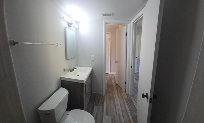 Building Photo - 308 Miracle Strip Pkwy SW