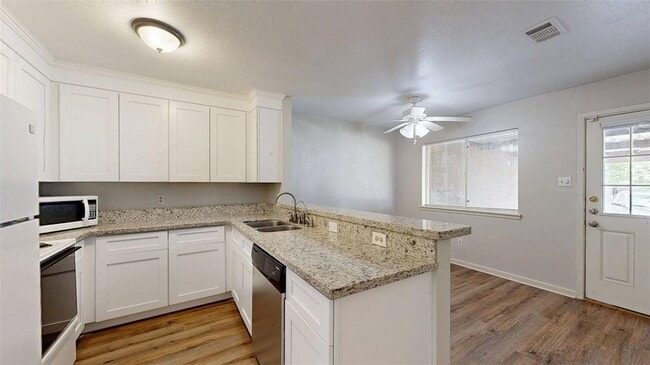 Building Photo - 414 University Oaks Blvd