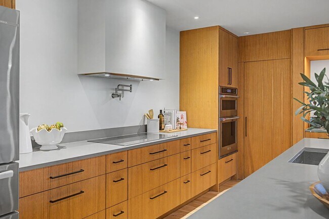 Building Photo - Stunning 5BR/3.5BA historic home located near Hillsboro Village!