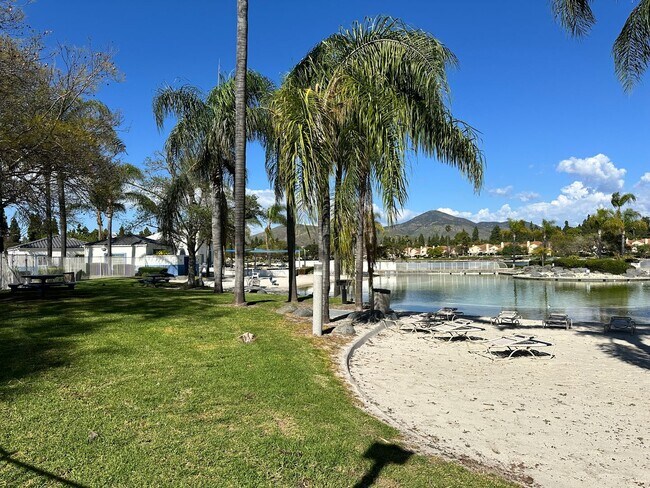 Building Photo - Front View of the Lake! Bright 2BR/2BA Ground Floor Condo with Tile Flooring & Parking