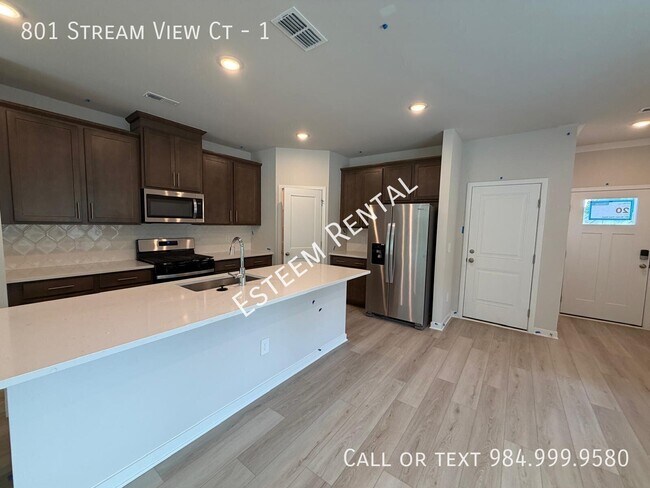 Building Photo - 801 Stream View Ct-1