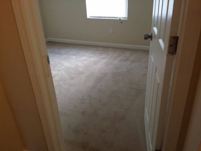 Building Photo - 564 Hope St SW