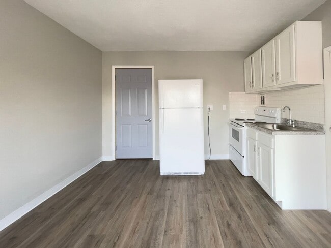 Primary Photo - Studio Apartment for Rent- Prime Location ...
