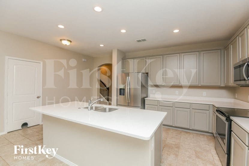 Building Photo - 6252 Outrigger Rd
