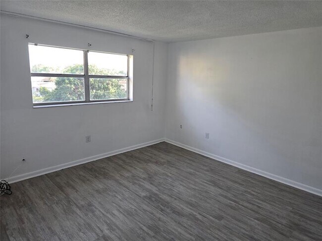 Building Photo - 8225 Sunrise Lakes Blvd