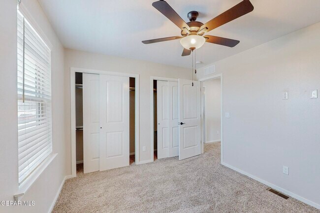 Building Photo - 516 Logwood Ave