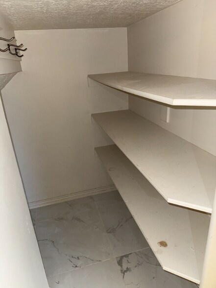 Building Photo - 1008 Rambouillet Dr