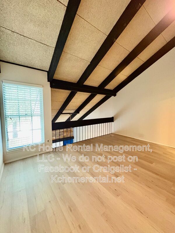 Building Photo - 8027 N Stoddard Ave