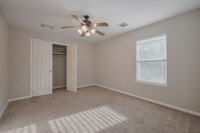 Building Photo - 9714 Angleside Ln