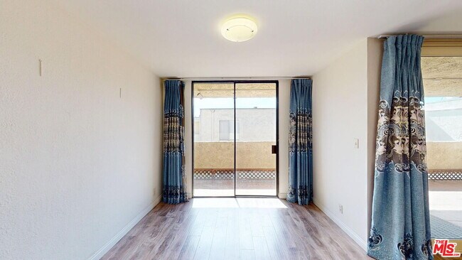 Building Photo - 65 Allen Ave