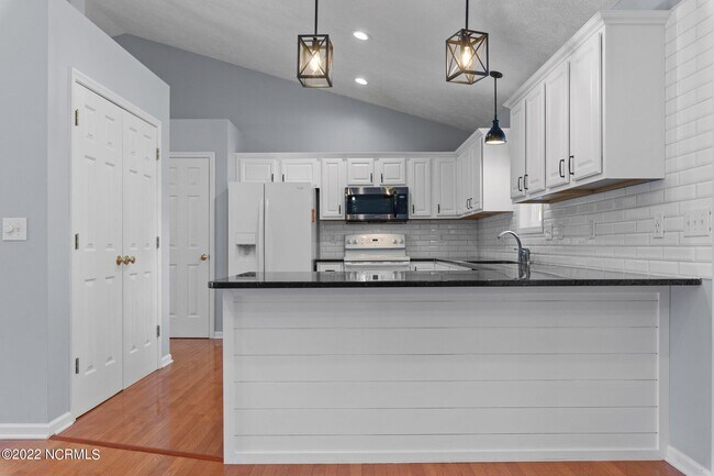 Building Photo - 120 Crimson Ct