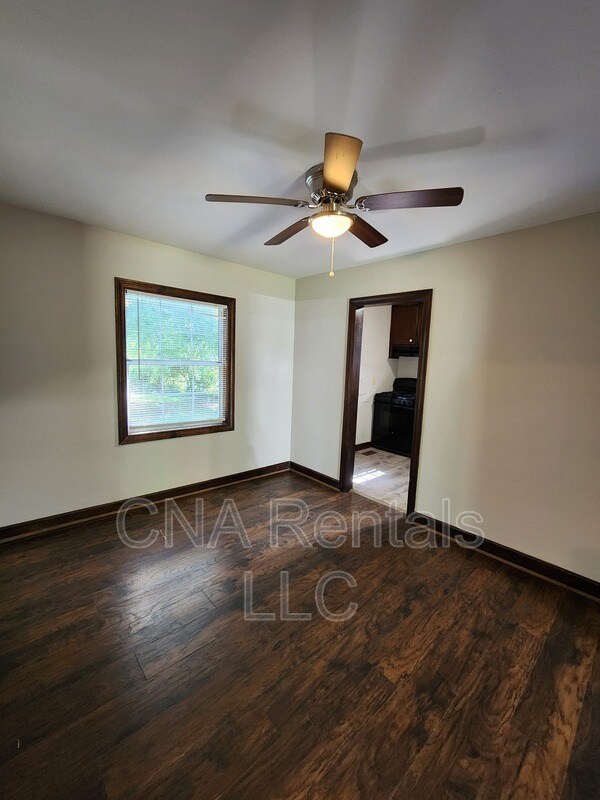 Building Photo - 104 E Acres Dr SE