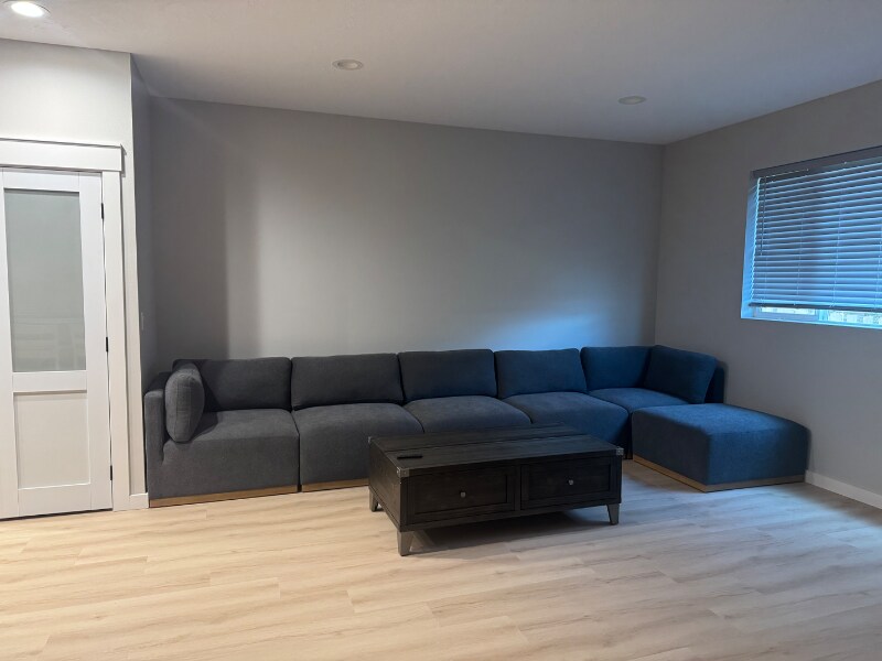 Building Photo - 427 SE Inlet Ave