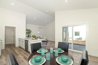 Building Photo - 5314-5316 Pinecrest