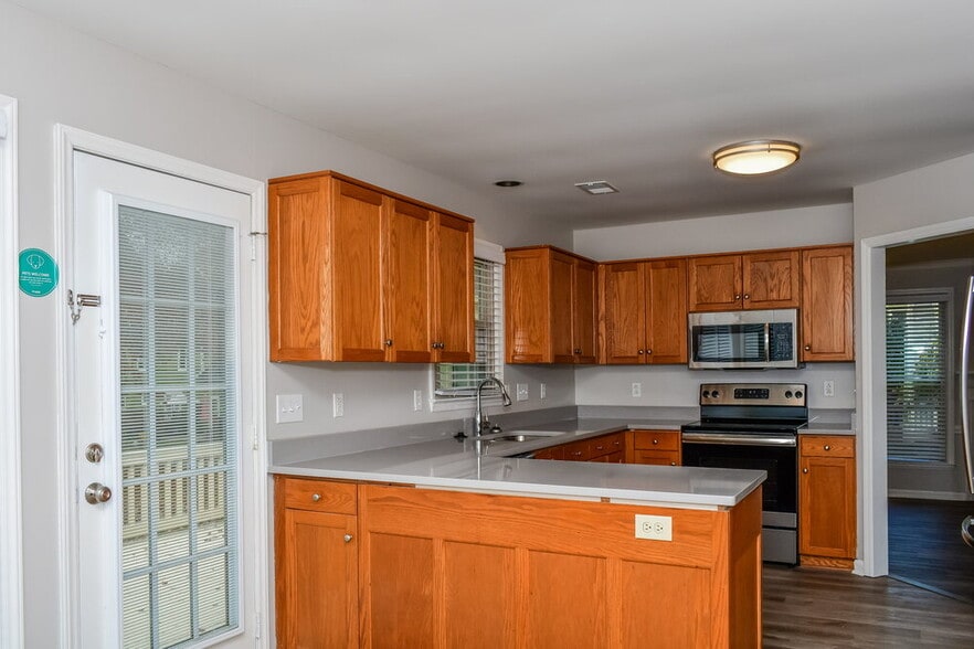 Building Photo - 707 Trailing Rock Dr