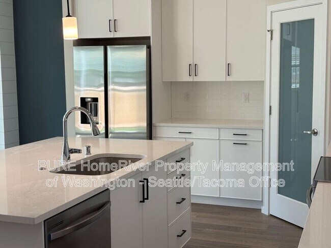 Building Photo - 18201 35th Ave Ct E