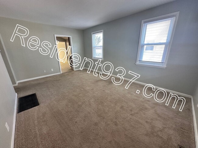 Building Photo - 2 Bed 1 Bath