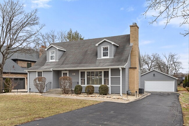 Building Photo - 5631 S Oak St