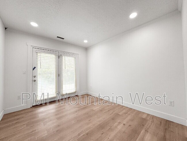 Building Photo - 985 Horsley Cir