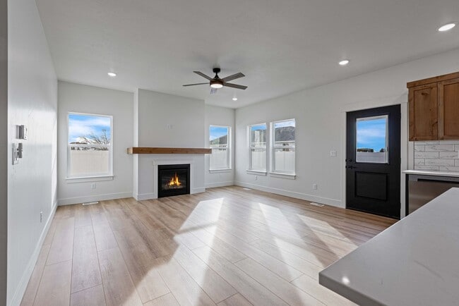 Building Photo - NEW BUILD 3-BED, 2-BATH UPSTAIRS DUPLEX UN...