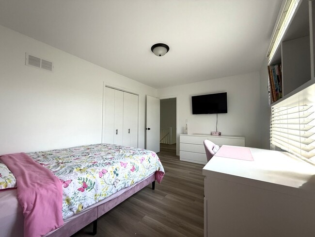 Building Photo - 715 Merlin Dr