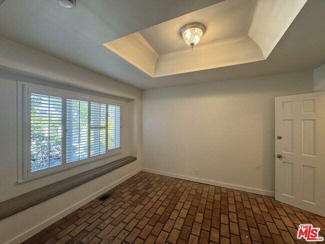 Building Photo - 2421 California Ave