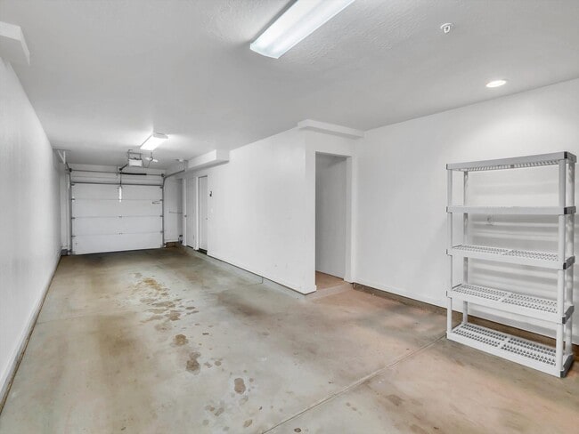 Building Photo - Beautiful Property with Contemporary Flair