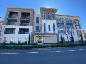 Building Photo - Dublin Hyde Park Modern Living Single Level Condo 4 Bed / 2 Bath, Amenities, Close to 580