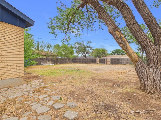 Building Photo - 3319 Teckla Blvd