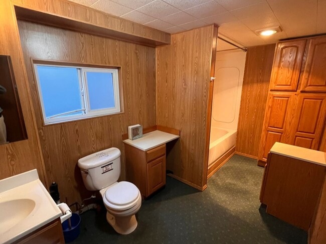 Building Photo - Cozy 2 Bedroom Home Nestled Between Greenlake and the Woodland Park Zoo