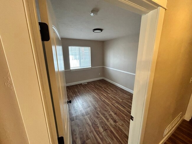 Building Photo - 1432 Falcon Dr