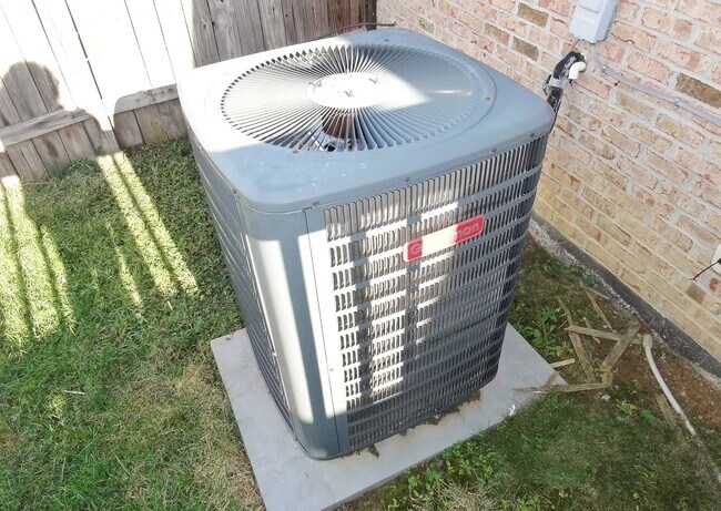 New air-conditioning unit - 334 Lora Dr
