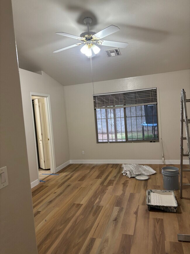 Building Photo - 1925 N Ashland