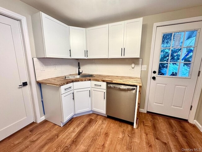 Building Photo - 121 Main St