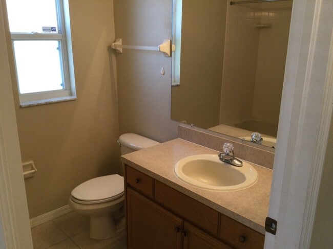 Building Photo - 2408 Groveway Dr