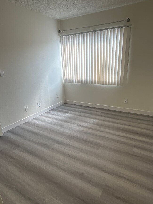 Building Photo - Most Desirable North Alhambra Condo Right Across from City Hall and Walking to Alhambra HS