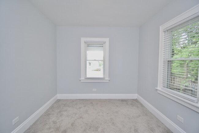 Building Photo - 1701 Sundale Ave