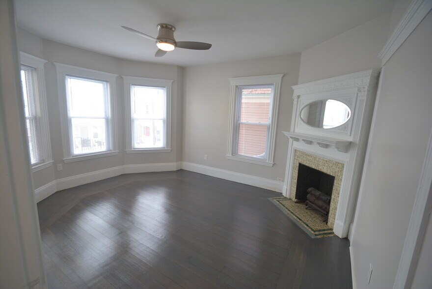 Building Photo - 31 Claybourne St