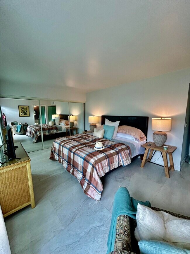 Building Photo - 5289 Lakefront Blvd