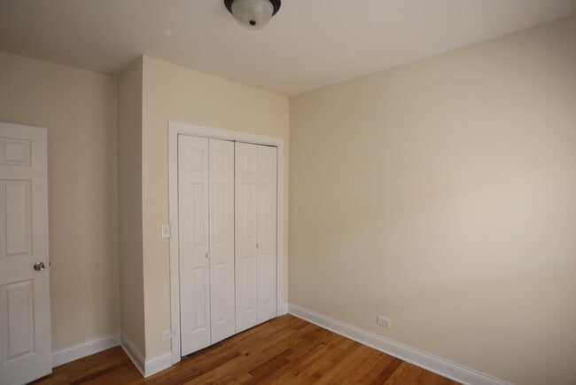 Building Photo - 727 W Cornelia Ave