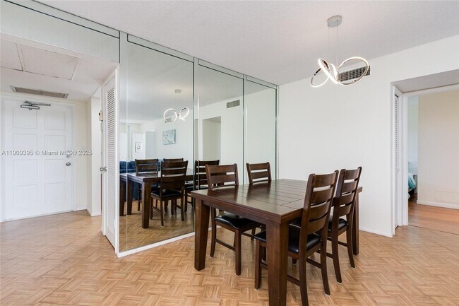 Building Photo - 2671 S Course Dr