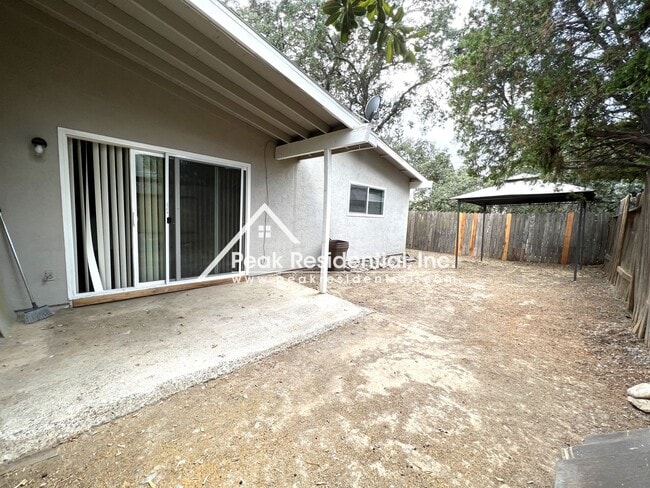 Building Photo - Charming 2 bd/1 ba Citrus Heights Duplex!
