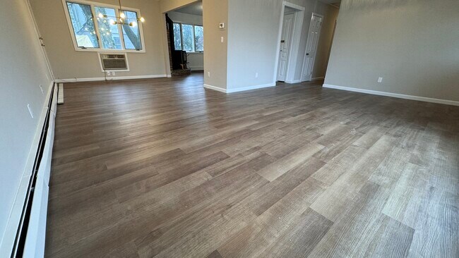 Building Photo - 20 Poplar Pl